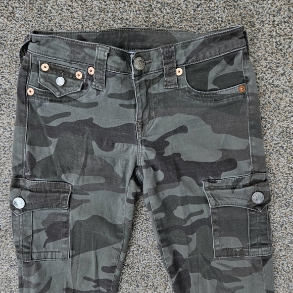 True Religion Camo Cargo Pants Utility Leggings Green Pockets Stretch Womens 24 - Picture 2 of 16